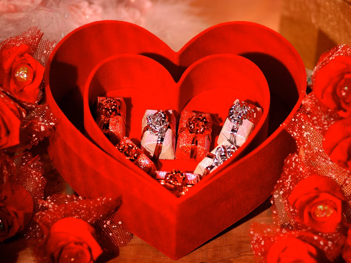 Trong khi đó, nữ giới thường chi khoảng 88,78 USD để mua quà và lên kế hoạch tổ chức ngày Valentine bên người thương.