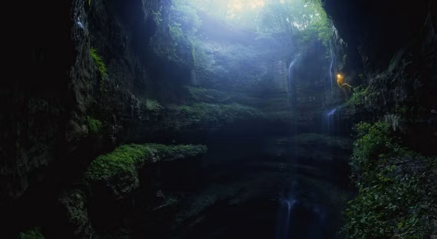 Hang Swallows ở Mexico là một trong những hang động rộng lớn và bí hiểm nhất thế giới với độ sâu gần 400m.