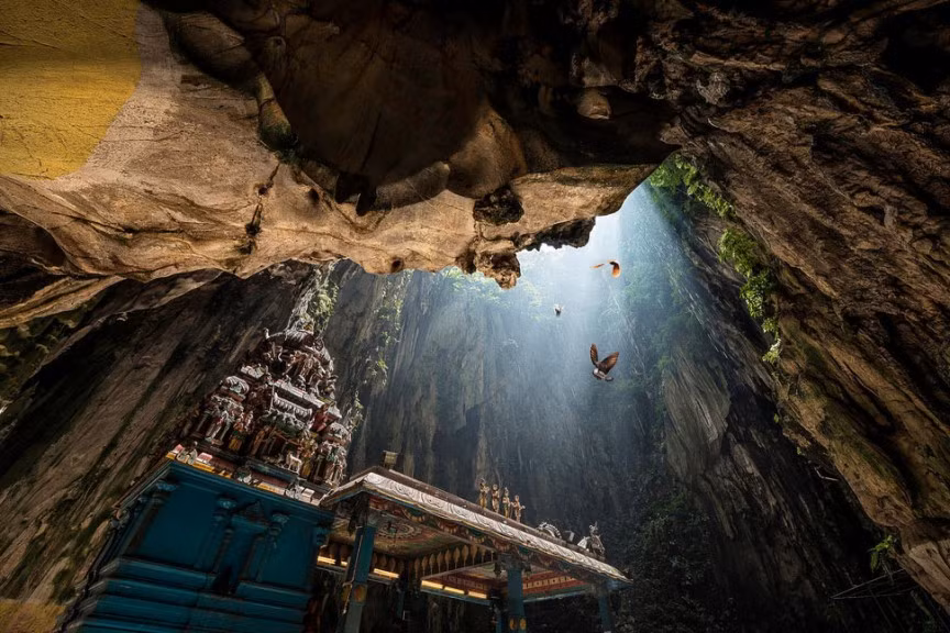 Hang động Batu ở Malaysia là một trong những hang động ngoạn mục nhất thế giới. Đây là hang động cổ xưa, có vào khoảng 400 triệu năm trước.