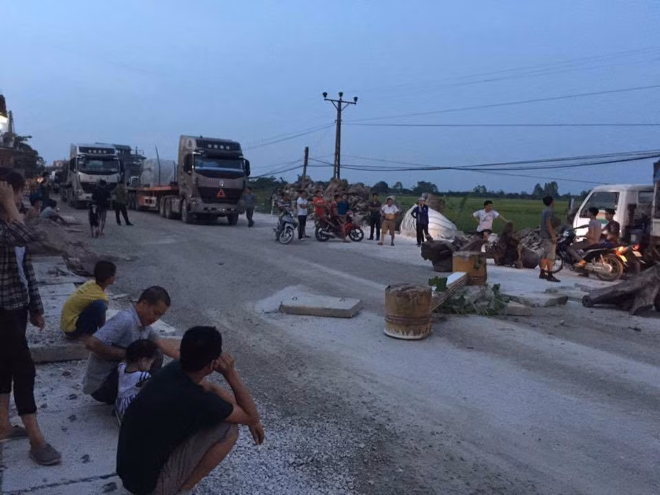 Hai Duong: Hang tram nguoi dan lai chan quoc lo, un tac nghiem trong