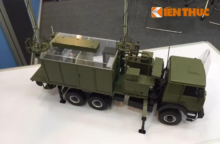GROZA được thiết kế để tìm kiếm, phát hiện và gây nhiễu các băng tuần vô tuyến VHF/UHF khiến đối phương bị gián đoạn liên lạc, ảnh hưởng đáng kể tới khả năng tác chiến.