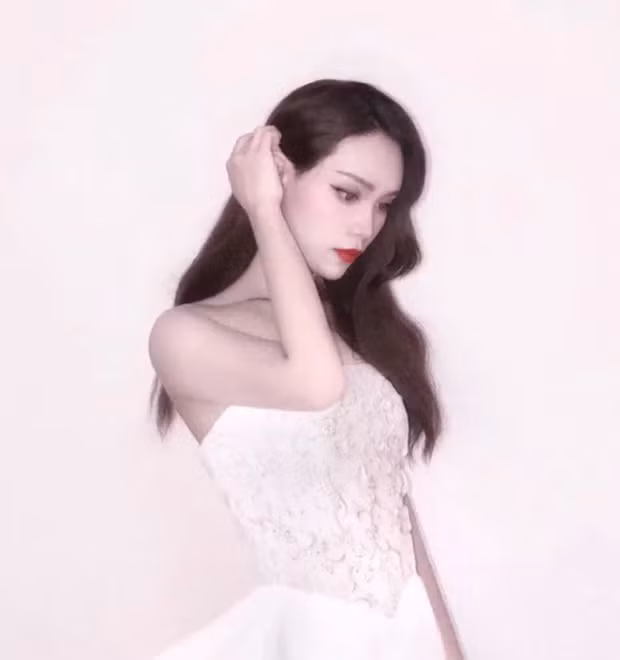 Theo tiết lộ của chàng trai này, anh đang làm nhiếp ảnh gia nhưng lại có đam mê “giả gái”.