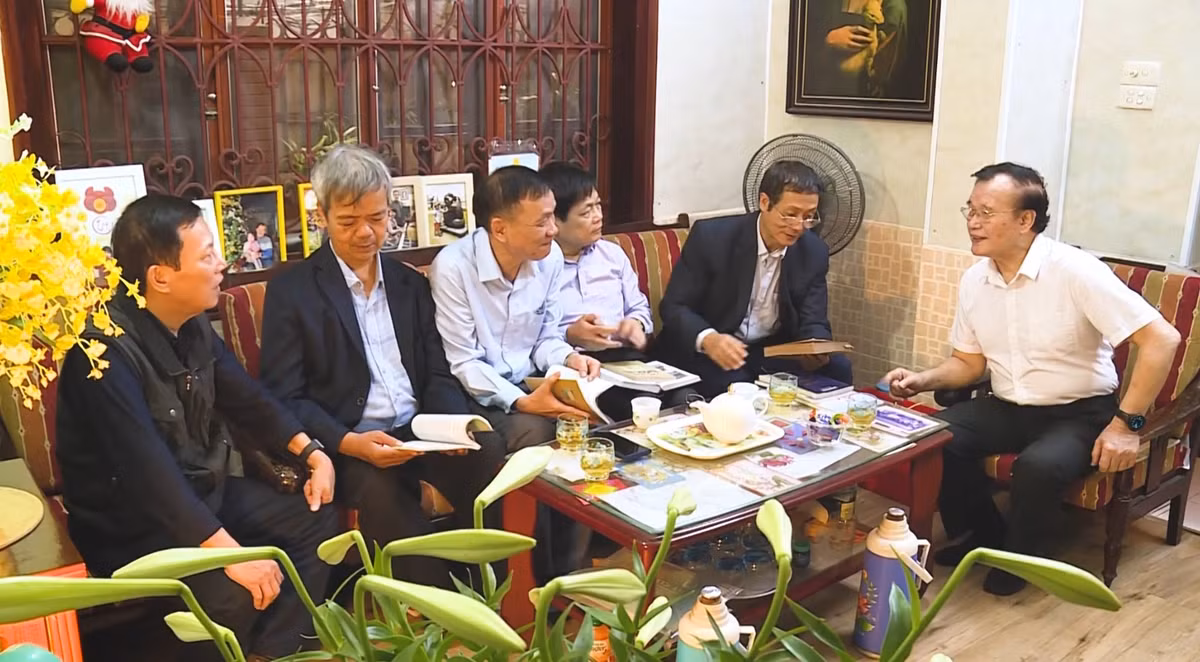 PGS Nguyễn Văn Hộ: Ngọn lửa bền bỉ của Toán học Việt Nam - Hình 5 PGS Nguyen Van Ho: Ngon lua ben bi cua Toan hoc Viet Nam-Hinh-5