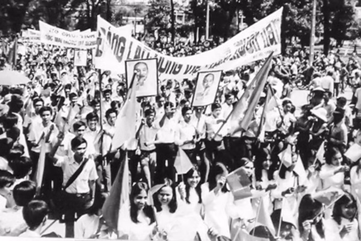 Bài học lịch sử quý giá từ sự kiện 30/4/1975 - Hình 2 Bai hoc lich su quy gia tu su kien 30/4/1975-Hinh-2