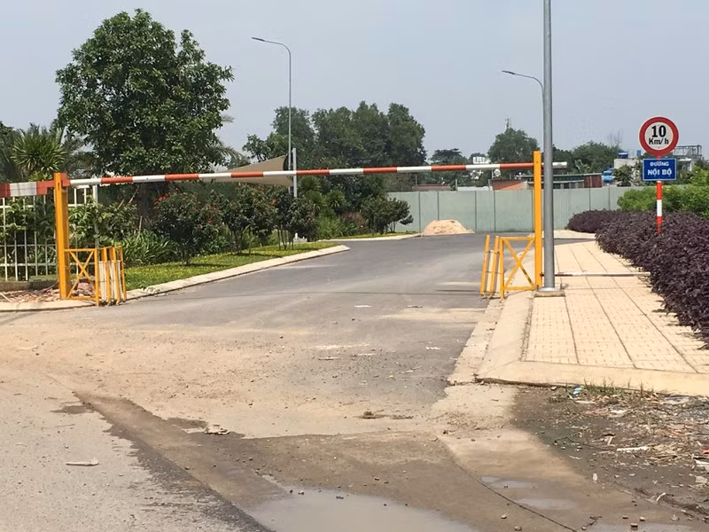 "Chốt" thời gian cưỡng chế CT không phép tại Picity High Park của Công ty Gia Cư Đường dẫn vào công trình nhà mẫu không phép bên trong dự án Picity High Park.