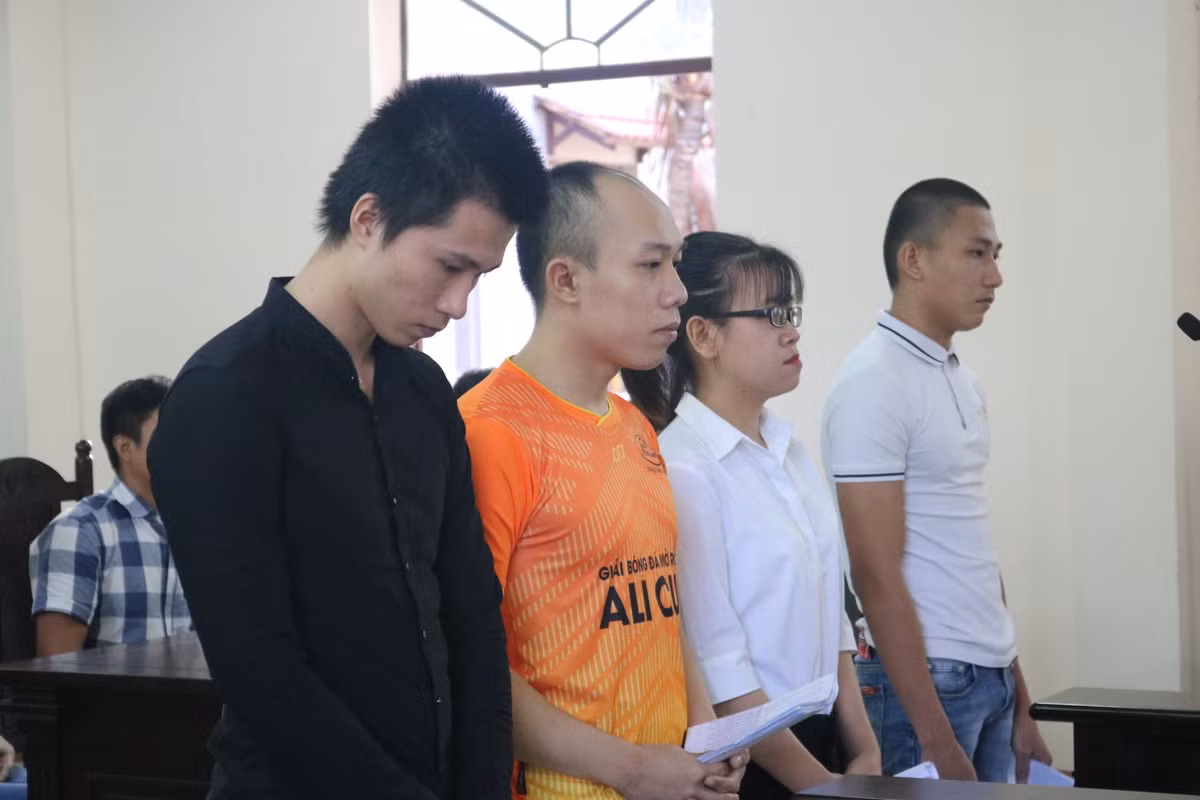 Nữ nhân viên Alibaba ra lệnh đập phá xe đoàn cưỡng chế lãnh 4 năm 6 tháng tù Nu nhan vien Alibaba ra lenh dap pha xe doan cuong che lanh 4 nam 6 thang tu
