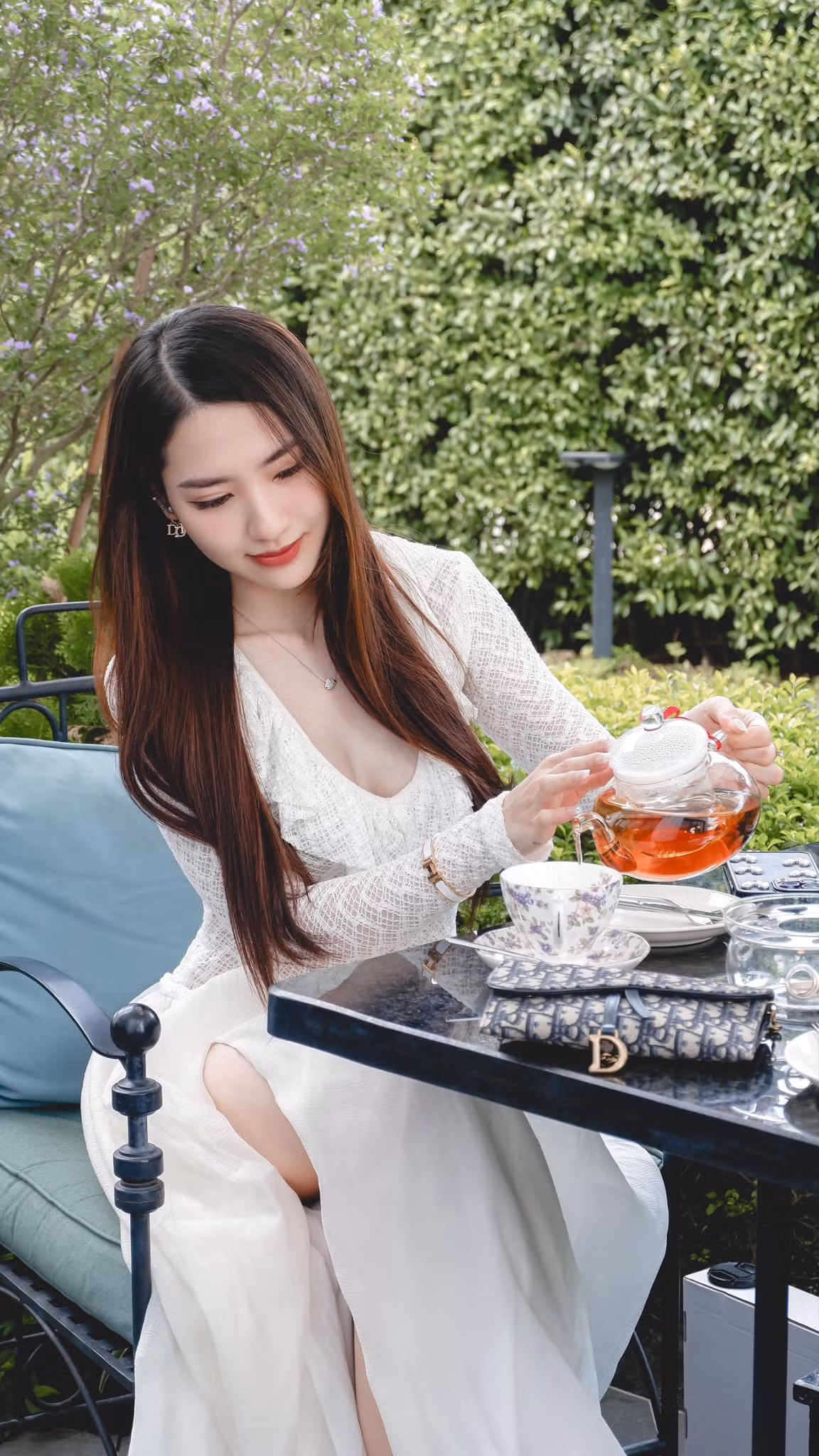 Hoàng Giang đã từng tham gia nhiều cuộc thi sắc đẹp và cũng đạt được nhiều thành tích như: Top 20 Hot Face Vietnam, Top Fashion and Hari 2020, Top 5 nữ sinh thanh lịch Thủ đô 2019, MV Thu vội - Valentine 2017…