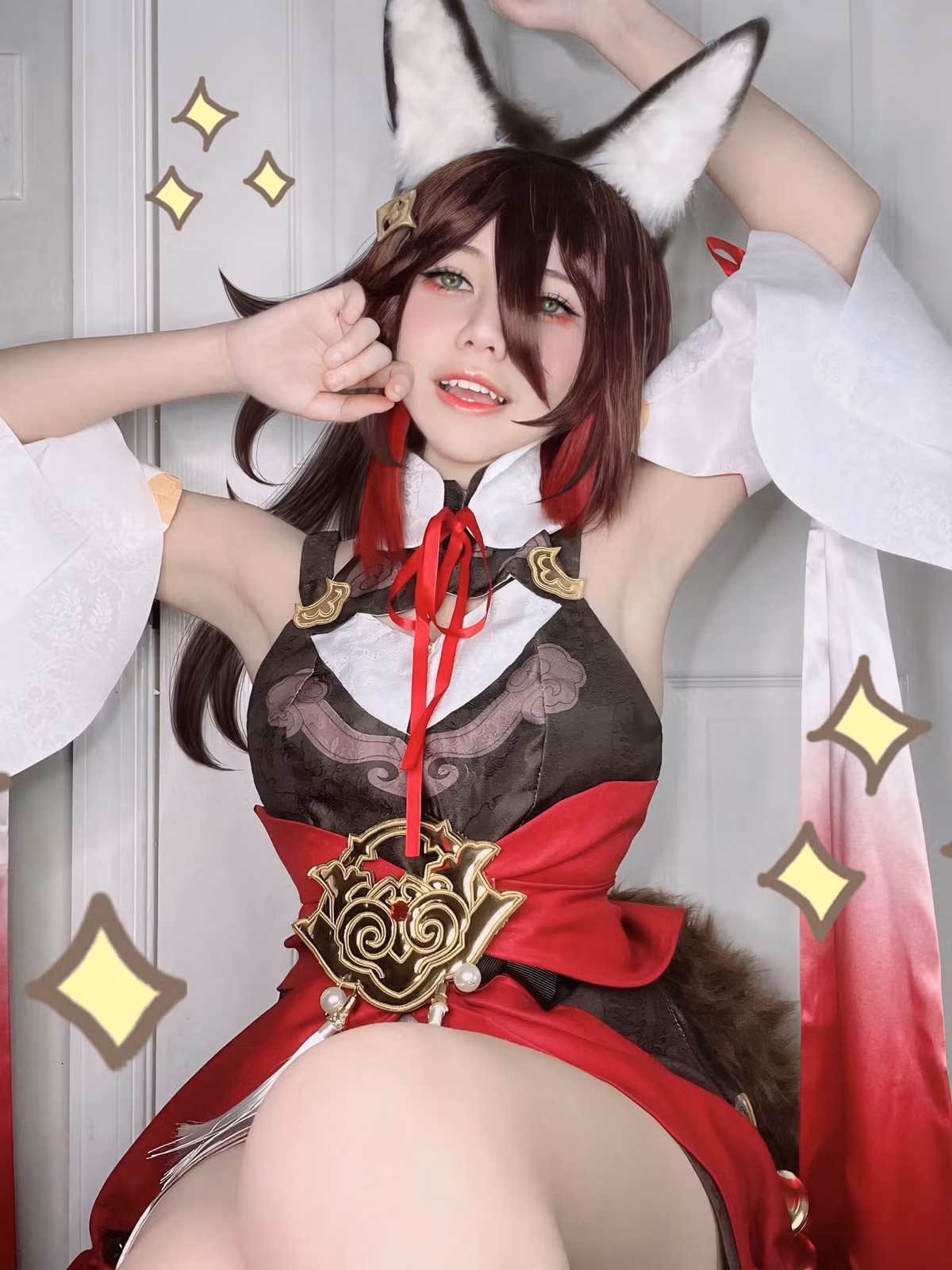 Trong những bộ ảnh cosplay, cô nàng vô cùng chỉn chu trong trang phục cũng như cách trang điểm.