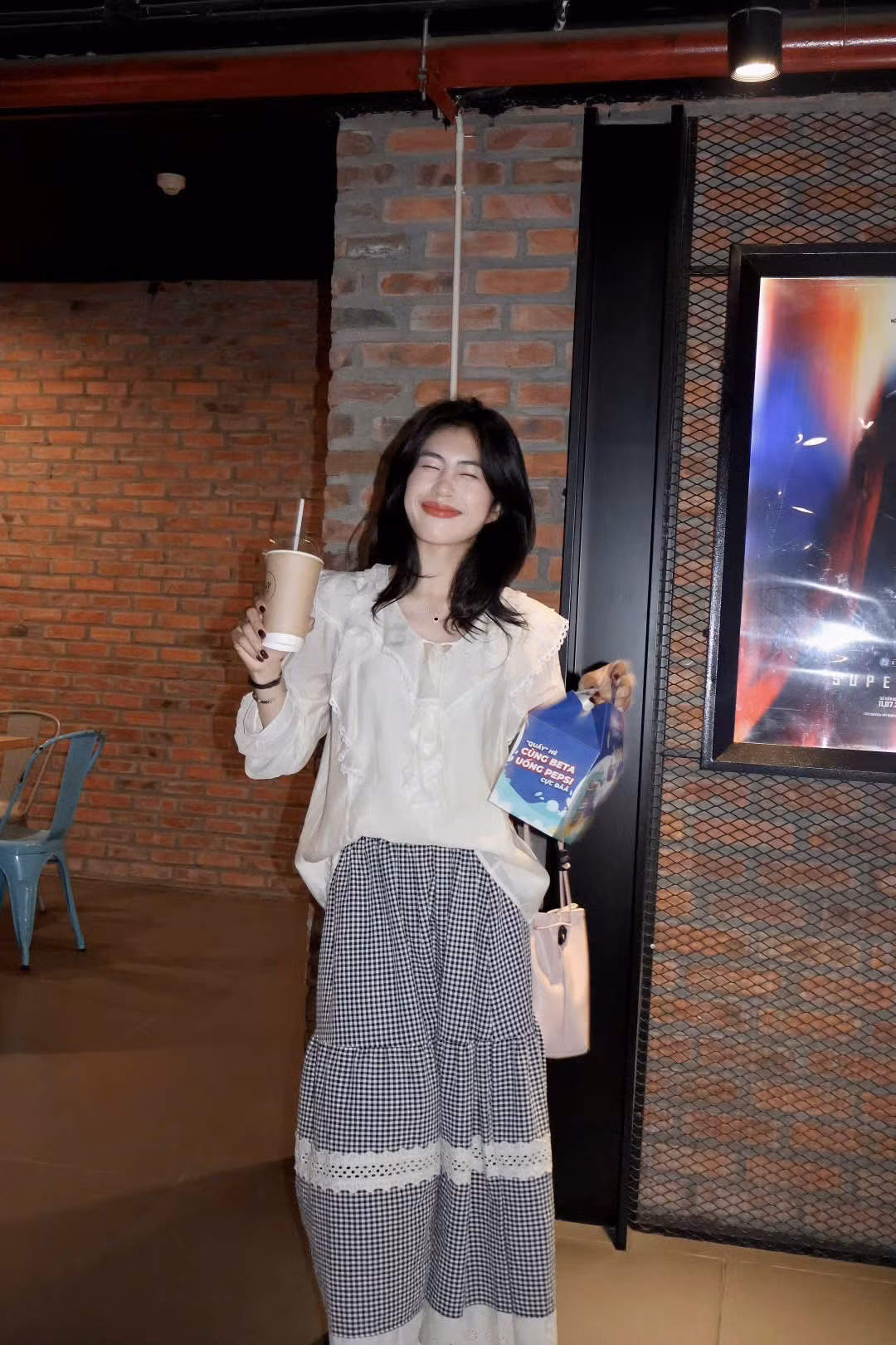 Mỗi lần xuất hiện, cô nàng đều mang đến cảm giác năng lượng tích cực và lan tỏa sự dễ mến.