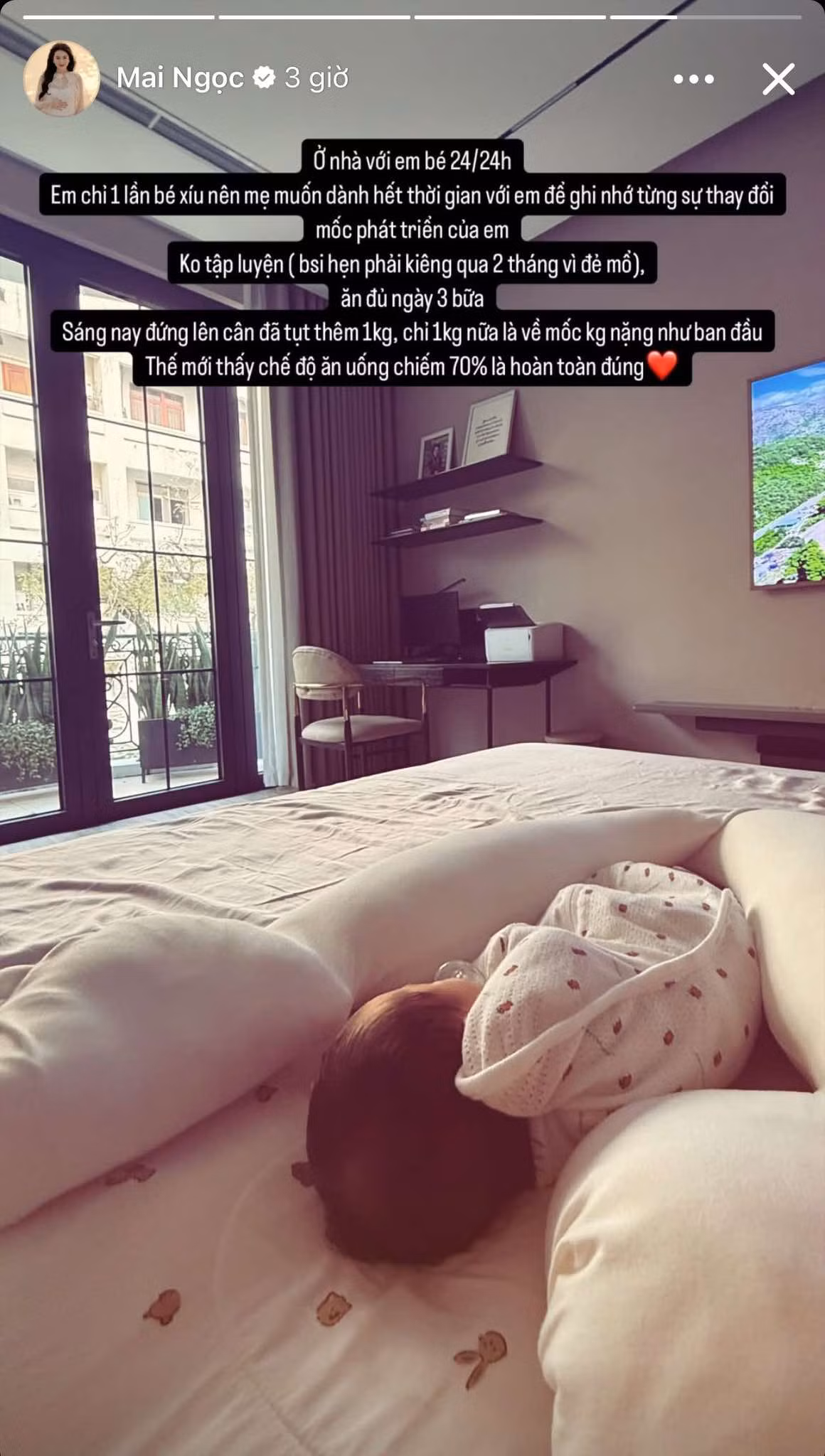 Hành động này của mẹ Mai Ngọc nhận được nhiều lời khen ngợi từ cộng đồng mạng, đặc biệt là các bậc phụ huynh hiện đại. Nhiều người cho rằng việc tôn trọng không gian và giấc ngủ của trẻ sơ sinh là rất quan trọng, giúp bé phát triển tốt hơn.