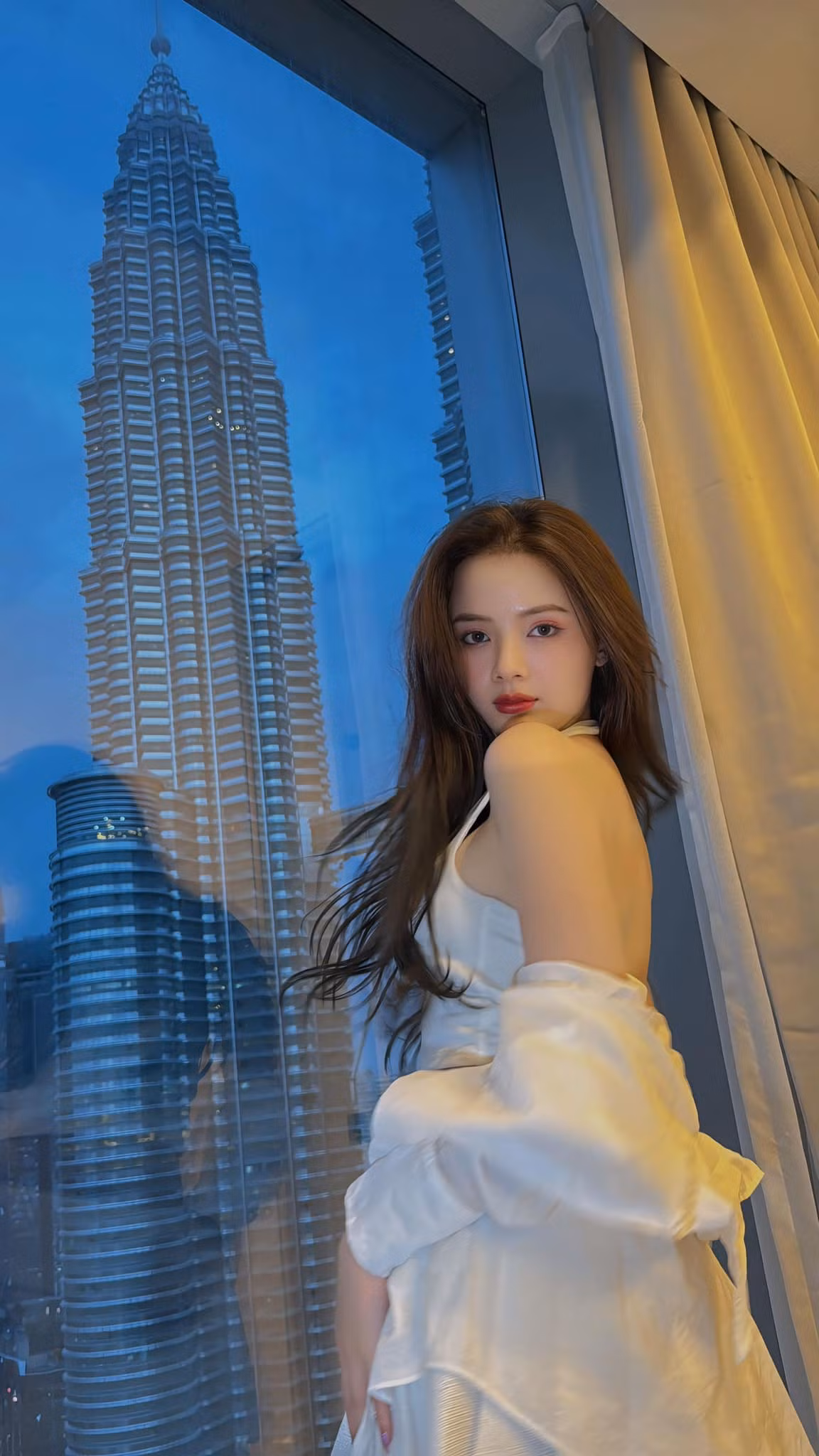 Ở thời điểm hiện tại, sau chục năm kể từ ngày "nổi tiếng sau một đêm", Lan Hương có cuộc sống đầy đủ, có thể tự do về tài chính.