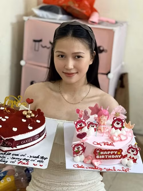 Tại giải bóng chuyền nữ quốc tế VTV9 Bình Điền 2024 diễn ra hồi tháng 5, tay đập này đã chiến thắng cuộc thi "Miss Áo dài".