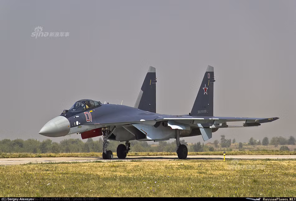 Việc Trung Quốc có thời gian dài sử dụng dòng máy bay Su-27/30 giúp cho việc điều khiển Su-35 là dễ dàng hơn. Nguồn ảnh: Russian Plane