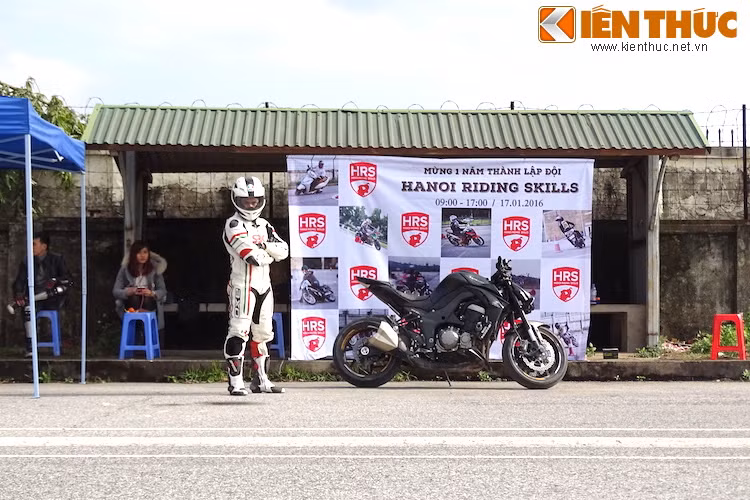 Với khẩu hiệu "An toàn trên mọi nẻo đường", người tham gia cũng bắt buộc phải được trang bị ít nhất là mũ bảo hiểm 3/4 đầu, giáp tay, chân và giày bảo hộ phù hợp. Nhiều người còn trang bị "full đồ" bảo hộ với áo liền quần, bốt đi môtô chuyên dụng và mũ bảo hiểm full face.