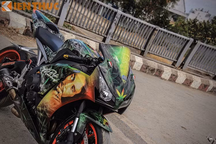  Honda CBR1000RR là chiếc môtô dòng sportbike mạnh mẽ nhất của hãng xe Nhật Bản trong phân khúc 1000cc.