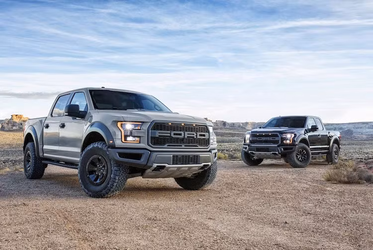 Cùng với phiên bản cabin đơn, Ford F150 Raptor SuperCrew sẽ được bán ra kể từ mùa hè năm nay.
