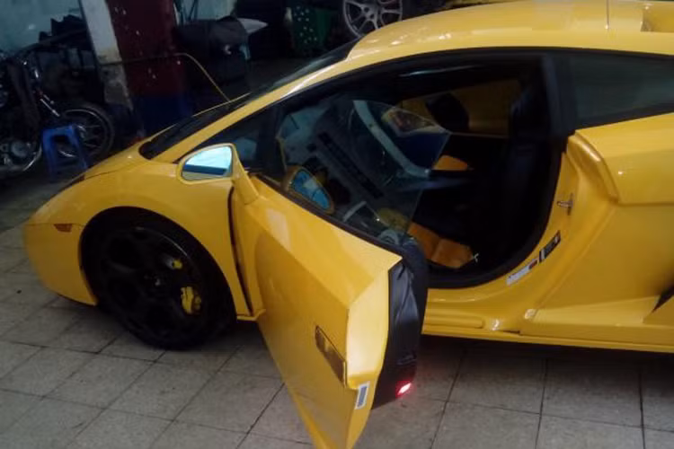 Bên cạnh đó, những người muốn mua xe lo sợ xe quá cũ, dễ “bệnh vặt”. Không chỉ Lamborghini mà ngay cả những chiếc Ferrari xuất hiện từ năm 2007 – 2009 tại thị trường Việt Nam giờ đây đã xuống cấp khá nhanh, nên bỏ ra số tiền 1,4 tỷ đồng cho chiếc Gallardo lăn bánh hơn 30.000 km là quá mạo hiểm.