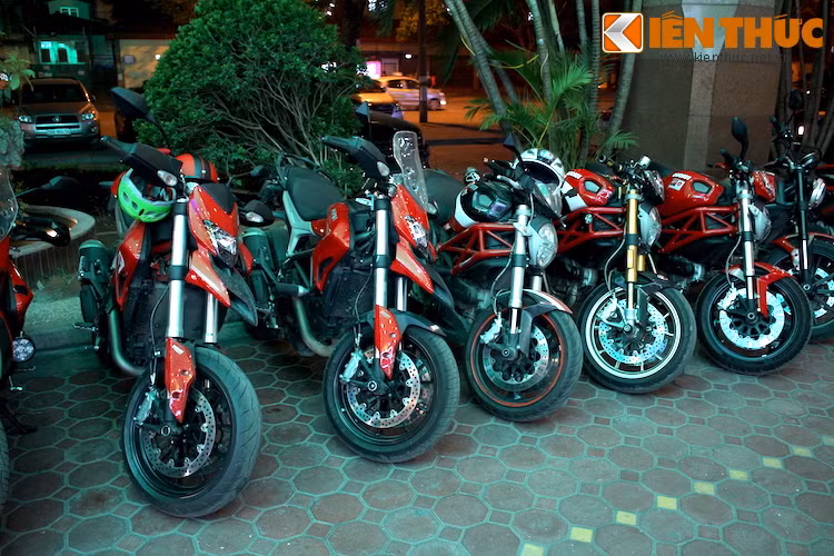 Quy tụ tại buổi họp mặt có gần như đầy đủ tất cả các dòng xe hiện tại của Ducati tại Việt Nam, từ Scrambler, Monster, Panigale, Streetfighter tới Hyperstrada và Multistrada...
