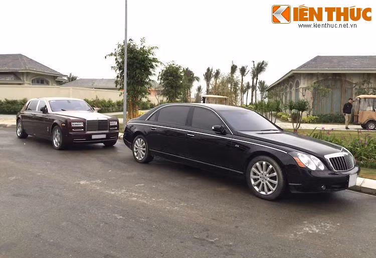 Được biết chủ nhân của cặp đôi siêu xe sang hơn 70 tỷ - Rolls-Royce Phantom phiên bản Lửa Thiêng và Maybach 62S này đều là một đại gia bất động sản có tiếng tăm tại Việt Nam.