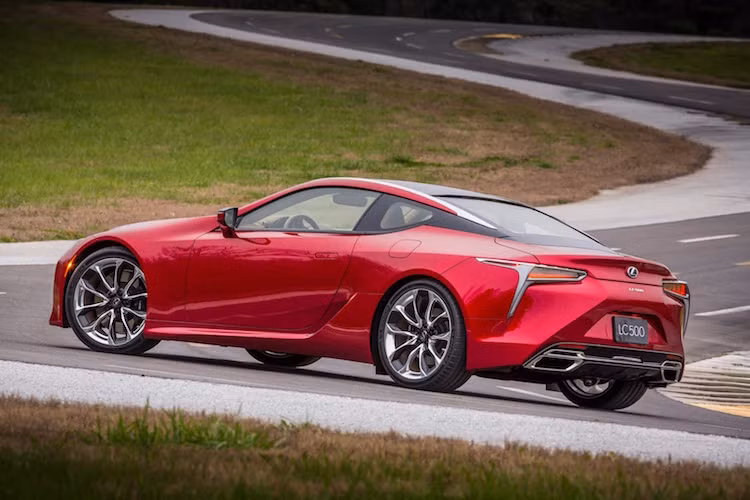 Giá bán chính xác của Lexus LC500 2016 chưa được công bố chính thức. Tuy nhiên Lexus có hé lộ rằng chiếc xe sẽ không vượt quá 100.000 USD.