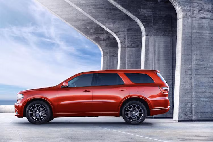 Mẫu xe cuối cùng bị "khai tử" trong năm 2016 là chiếc SUV 7 chỗ cỡ lớn Dodge Durango với thiết kế "cơ bắp" và động cơ V8 mạnh mẽ.