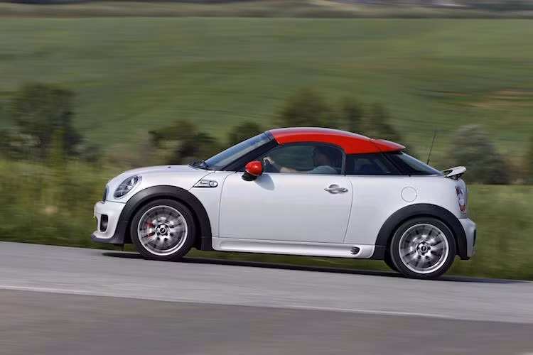 Với thế hệ MINI Cooper mới, MINI sẽ hoàn toàn "khai tử" phiên bản Cooper Coupe. Lý do chính dẫn tới quyết định này là do chiếc xe đã có doanh số quá thất vọng với hãng.