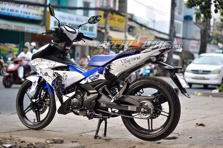 Exciter 150 mạnh mẽ với hình ảnh chiến binh Samurai của Nhật.