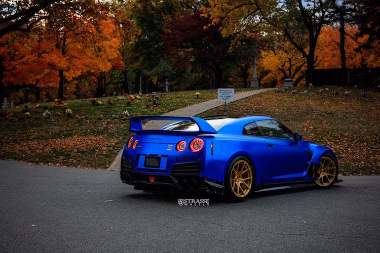 Khi thử nghiệm trên máy dyno, bản độ GT-R mới nhất của AMS đã cho công suất lên tới 1386 mã lực đo được ở 4 bánh xe. Trừ đi sự hao hụt công suất khi qua hệ dẫn động, động cơ của xe sẽ đạt công suất thực khoảng 1400-1500 mã lực - tương đương những siêu xe hàng đầu Thế giới hiện nay.