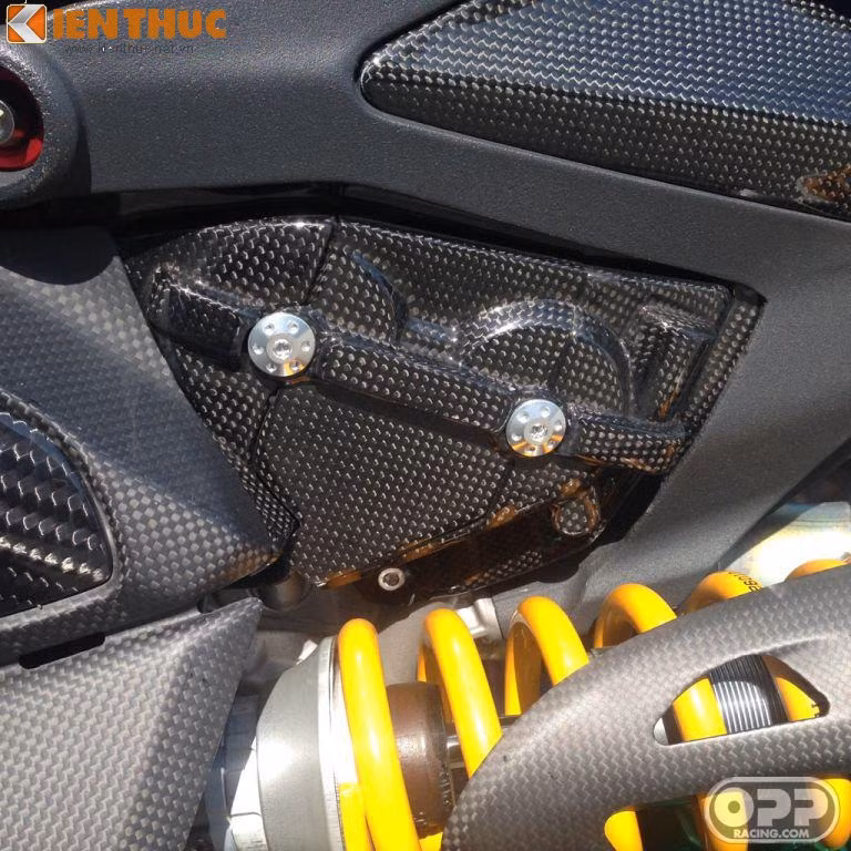 Sức mạnh của Ducati 1199 Panigale là động cơ L-Twin Superquadro dung tích 1198cc cho công suất 195HP giúp xe có những cú tăng tốc hoàn hảo.