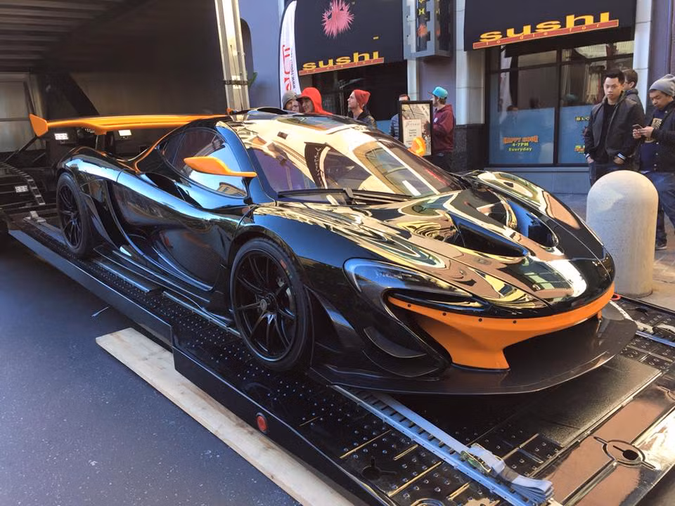 McLaren P1 GTR là phiên bản thể thao của dòng siêu xe vốn đã đẳng cấp McLaren P1, với những cải tiến mạnh mẽ về hiệu năng nhưng đổi lại chỉ được sử dụng trong trường đua.