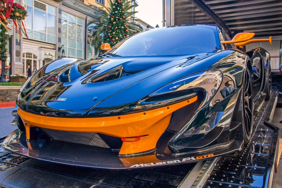 Sẽ có tổng cộng chỉ 35 chiếc P1 GTR được McLaren sản xuất, và chỉ có những khách hàng đã từng sở hữu một chiếc P1 mới có thể đặt hàng mẫu xe mới này.
