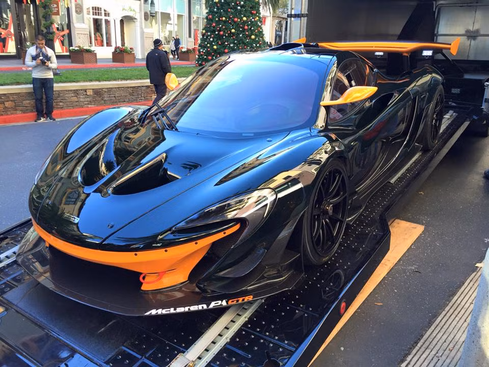 Chủ nhân của mỗi chiếc McLaren P1 GTR cũng sẽ liên tục được mời tham gia những sự kiện đua xe khác nhau trên khắp Thế giới để có thể tận hưởng sức mạnh của siêu xe đua này một cách hiệu quả nhất.