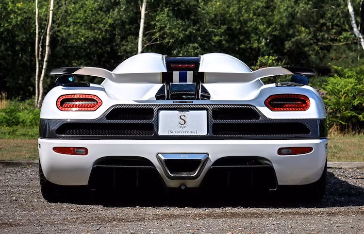 Agera N được trang bị khối động cơ V8 5.0l tăng áp kép giống các phiên bản Agera khác, với công suất tối đa lên tới 1140 mã lực và mô-men xoắn 1280 Nm. Kèm theo động cơ là hộp số ly hợp kép 7 cấp