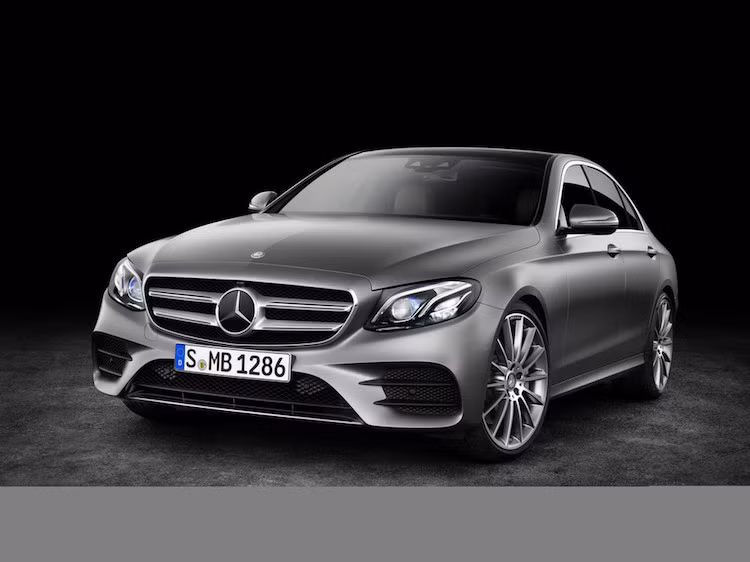 Bước sang thế hệ mới, mẫu sedan hạng trung cao cấp Mercedes E-Class mới sẽ sử dụng chung nền tảng chassis dẫn động cầu sau của Mercedes với tên gọi MRA, giống như C-Class và S-Class.