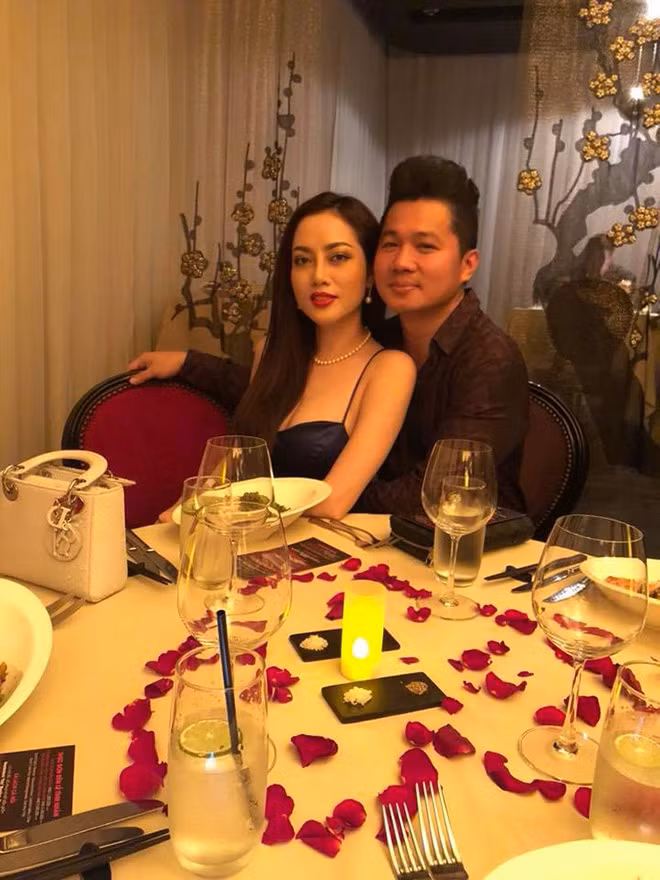 Trong lần đầu gặp nhau, Lâm Vũ không có nhiều ấn tượng với Huỳnh Tiên nhưng cô lại cho anh cảm giác muốn lấy làm vợ. Nam ca sĩ 41 tuổi thừa nhận trước giờ anh chưa từng có cảm giác này với cô gái nào.