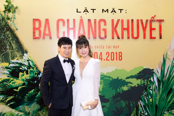 Tối 17/4, vợ chồng Lý Hải - Minh Hà đón dàn sao Việt đến sự kiện công chiếu phim Lật Mặt 3 với chủ đề Ba Chàng Khuyết. Bộ phim được Lý Hải viết kịch bản, kiêm đạo diễn với kinh phí đầu tư 17 tỷ đồng.