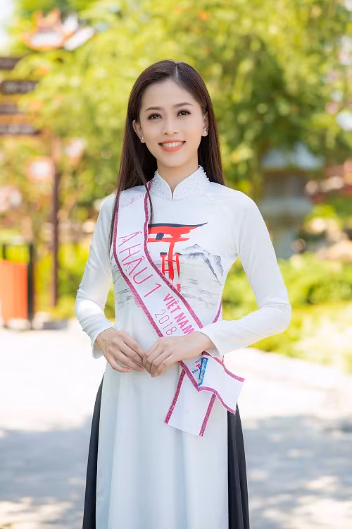 Á hậu Bùi Phương Nga đốn tim fan bởi vẻ đẹp nao lòng.