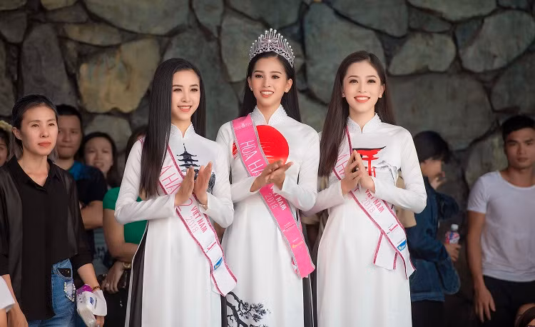 Tuy mới đăng quang sau 2 tuần nhưng Top 3 Hoa hậu Việt Nam 2018 đã có nhiều hoạt động tích cực.