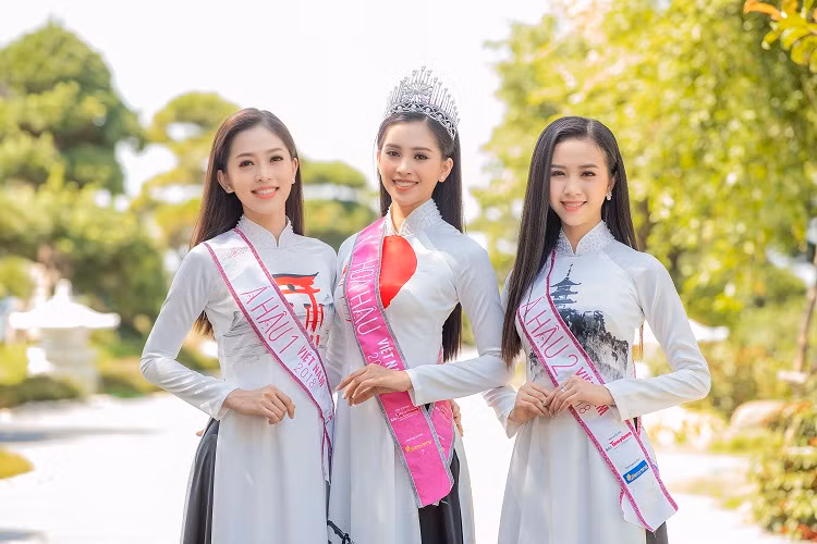 Trần Tiểu Vy, Phương Nga đẹp nao lòng khi trở lại Hạ Long Tran Tieu Vy, Phuong Nga dep nao long khi tro lai Ha Long