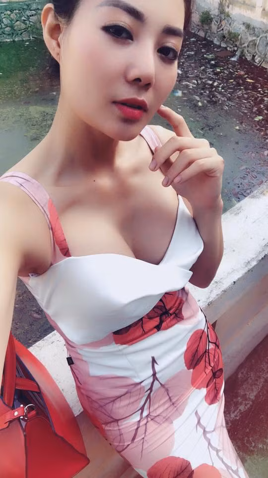 "Vai diễn Lan cave đối với tôi là một dạng vai khác hoàn toàn so với những vai trước đây. Hơn nữa, đề tài trong phim là một đề tài nóng trong xã hội, nói về thế giới của những cô gái vì tiền phải làm nghề "buôn hoa, bán phấn". Để hoàn thành tốt vai diễn của mình, ê kíp làm phim không chỉ mất hồ hôi, công sức, mà thậm chí còn phải đổ máu, bầm dập cơ thể để tạo ra được những phân đoạn tốt nhất cho người xem" - nữ diễn viên chia sẻ.