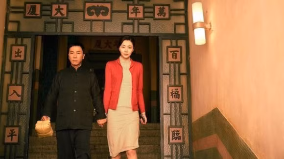 Trong phim "Diệp Vấn", Chân Tử Đan và Hùng Đại Lâm chỉ nắm và khoác tay chứ không thân mật hơn.