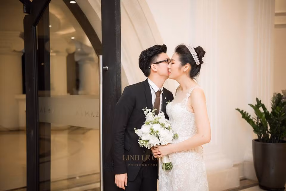 Cặp đôi hạnh phúc vô bờ trong ngày vui trọng đại.