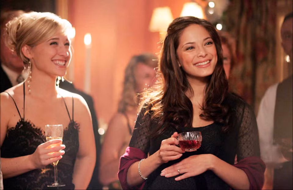 Phía Kristin Kreuk đã phủ nhận cô không tuyển mộ “nô lệ tình dục” như những lời tố cáo. Vai diễn nổi tiếng nhất trên màn ảnh nhỏ của người đẹp 35 tuổi chính là Lana Lang, người yêu của Siêu nhân trong series truyền hình Smallville, xuất hiện ở cả 7 mùa phim.
