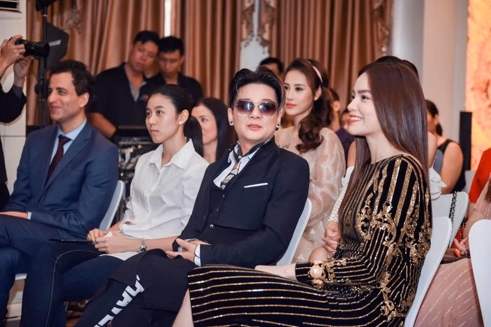 Vũ Hà cho biết từ lúc mới vào nghề cho đến hiện tại Hà Hồ luôn là người luôn biết trước, biết sau.
