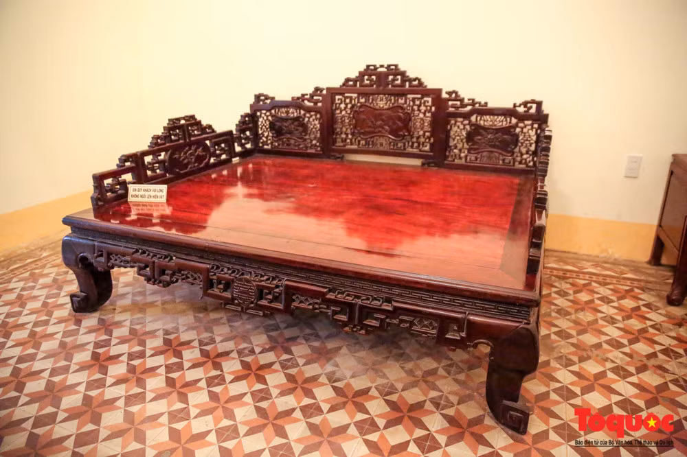 Các đồ vật trong nhà đều rất cổ và quí hiếm, đủ nói lên sự giàu có của gia đình công tử Bạc Liêu lúc bấy giờ.