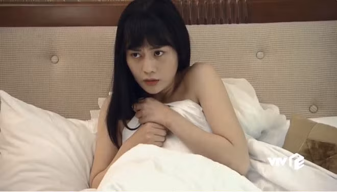 Phương Oanh vào vai Quỳnh. Nhân vật của cô có nhiều cảnh thân mật với bạn diễn nam.