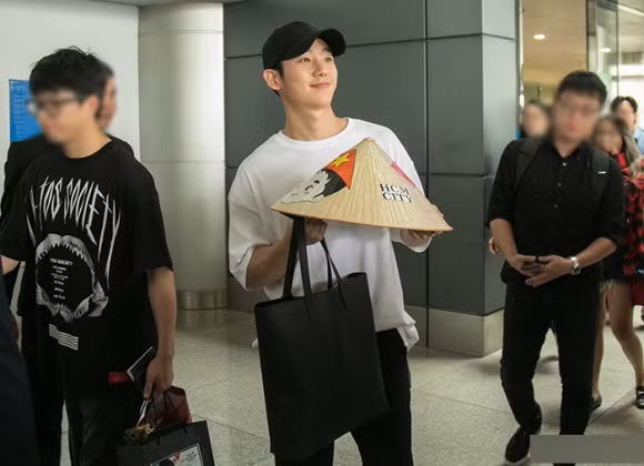 Được biết, nam diễn viên sẽ có buổi fan meeting đầu tiên trong sự nghiệp của mình tại các nước ở Châu Á như Seoul, Đài Loan, Bangkok, Hongkong và Manila.
