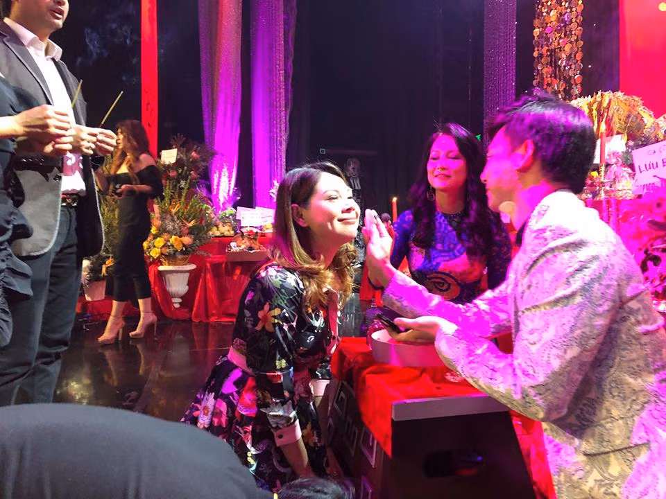 Trên trang cá nhân cách đây 1 ngày, Thanh Thảo chia sẻ chuyện đi làm tóc để tái xuất sân khấu sau thời gian bận rộn với con cái. Nhiều khán giả vô cùng phấn khích với thông tin này, bởi đã lâu chưa được thấy nữ ca sĩ "Búp bê".