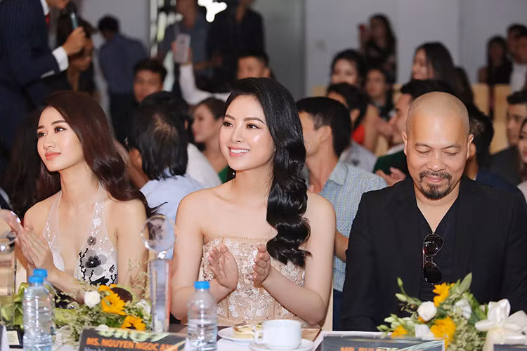 Dàn sao trong họp báo "Ngôi sao danh vọng" - dự án tìm kiếm 20 ngôi sao nam và nữ tiềm năng đã hoạt động nghệ thuật hoặc là những gương mặt mới trên toàn quốc.