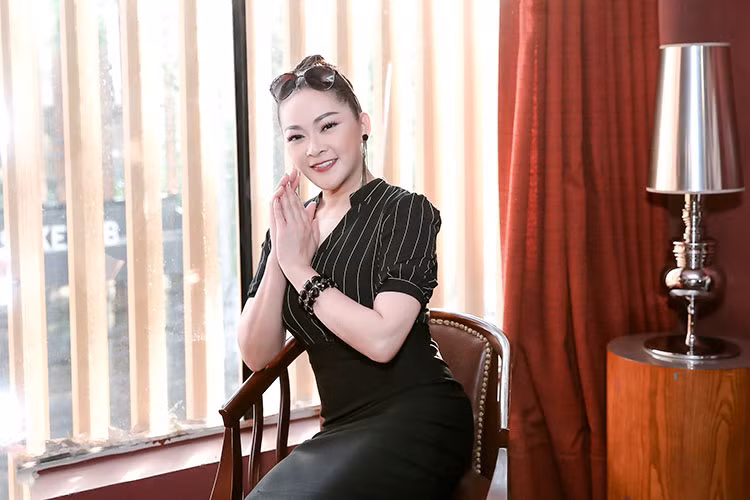 Xuất hiện với phong cách giản dị, Như Quỳnh được khen đẹp mặn mà và có phần thon gọn hơn.